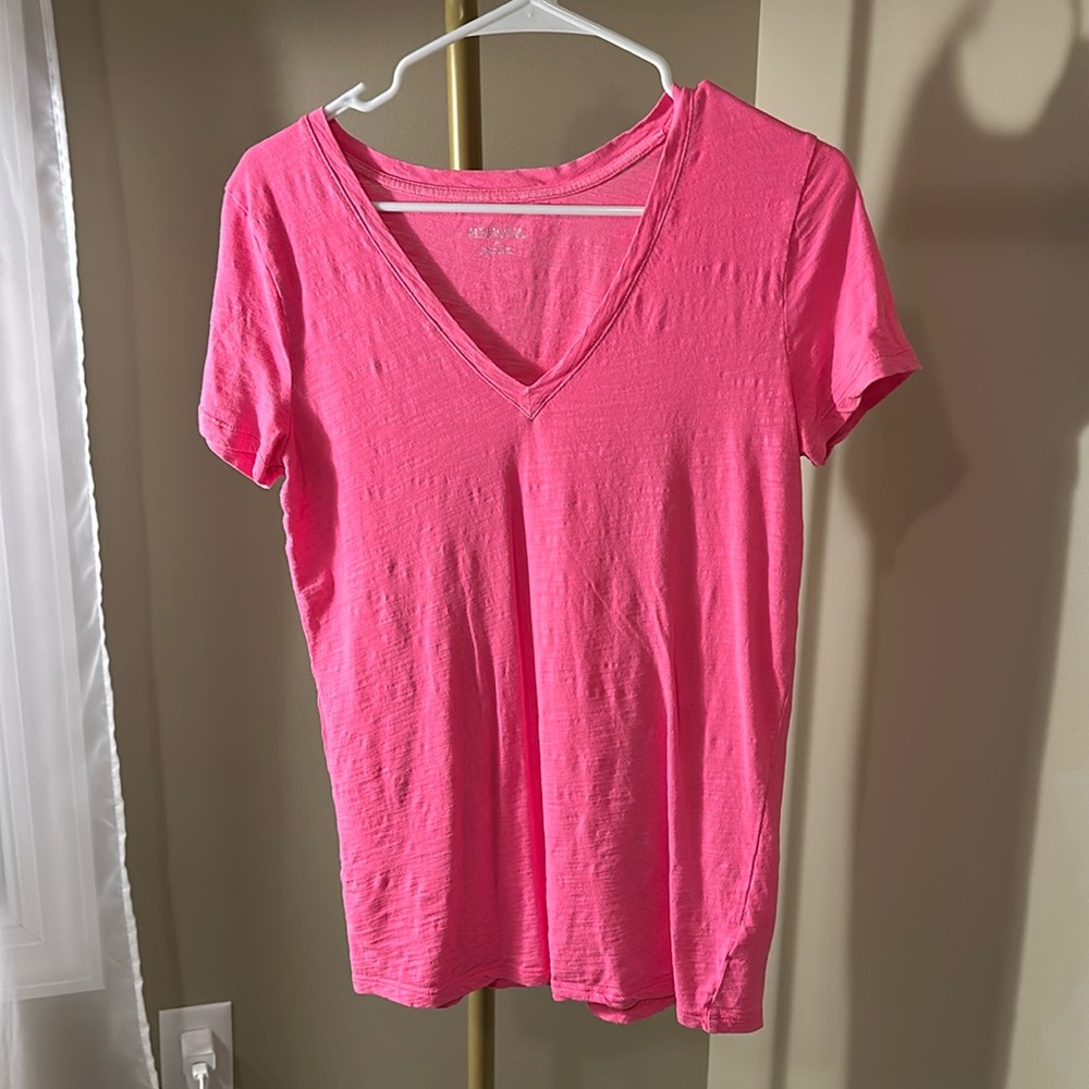 Merona basic V neck Tee. Size M. Great condition.